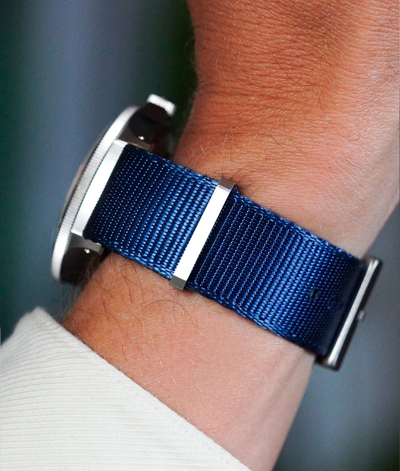 Bracelet NATO Lisse Bleu Porté